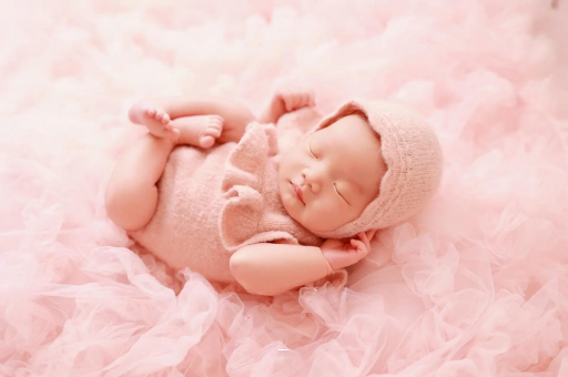 安徽宝宝吃手是饿了吗